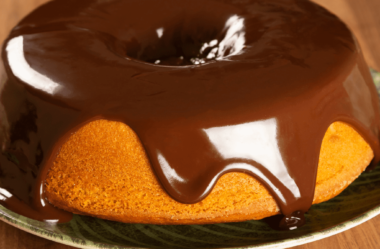 Bolo de Cenoura Cobertura de Chocolate